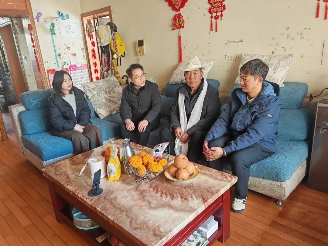 委 春节 慰问老干部_香格里拉市人民法院春节走访慰问退休老干部_香格里拉市人民法院慰问退休老干部活动