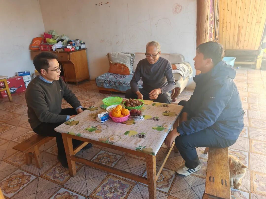 香格里拉市人民法院慰问退休老干部活动_香格里拉市人民法院春节走访慰问退休老干部_委 春节 慰问老干部