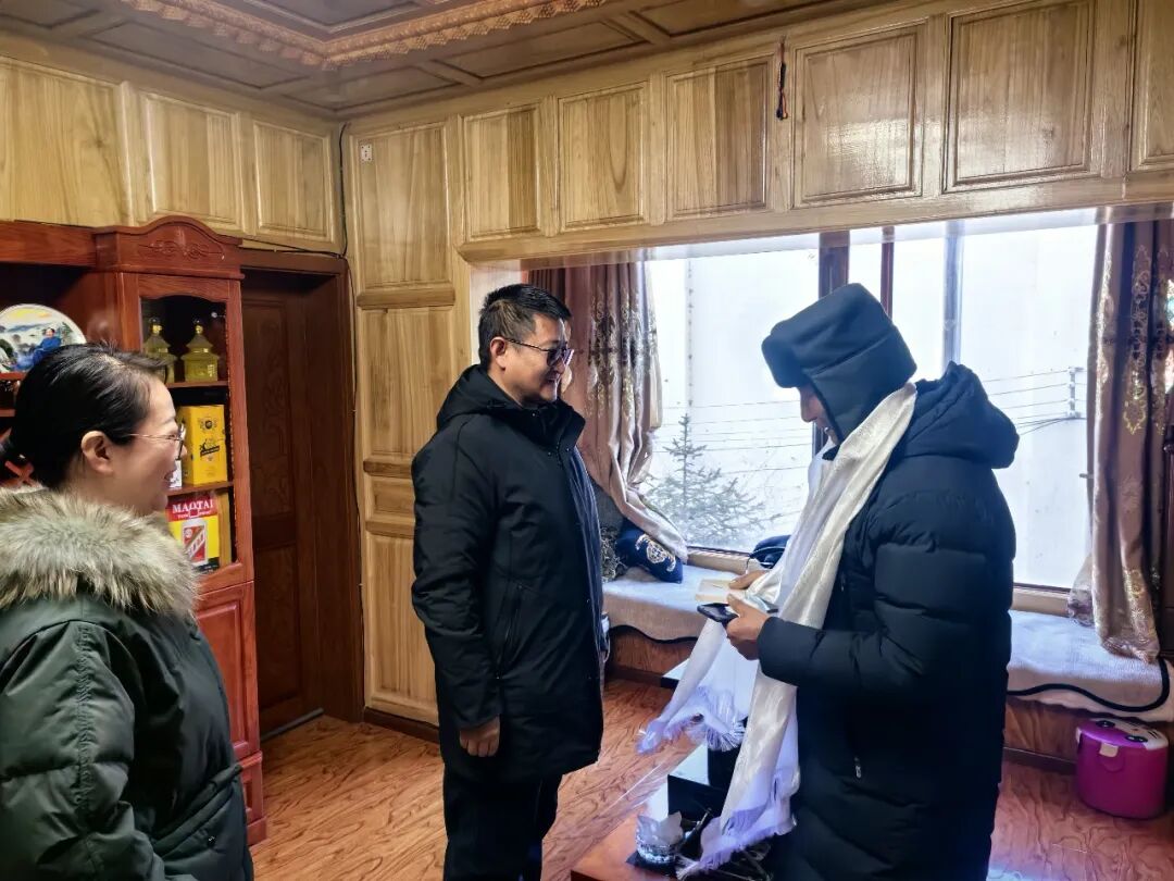 香格里拉市人民法院慰问退休老干部活动_香格里拉市人民法院春节走访慰问退休老干部_委 春节 慰问老干部