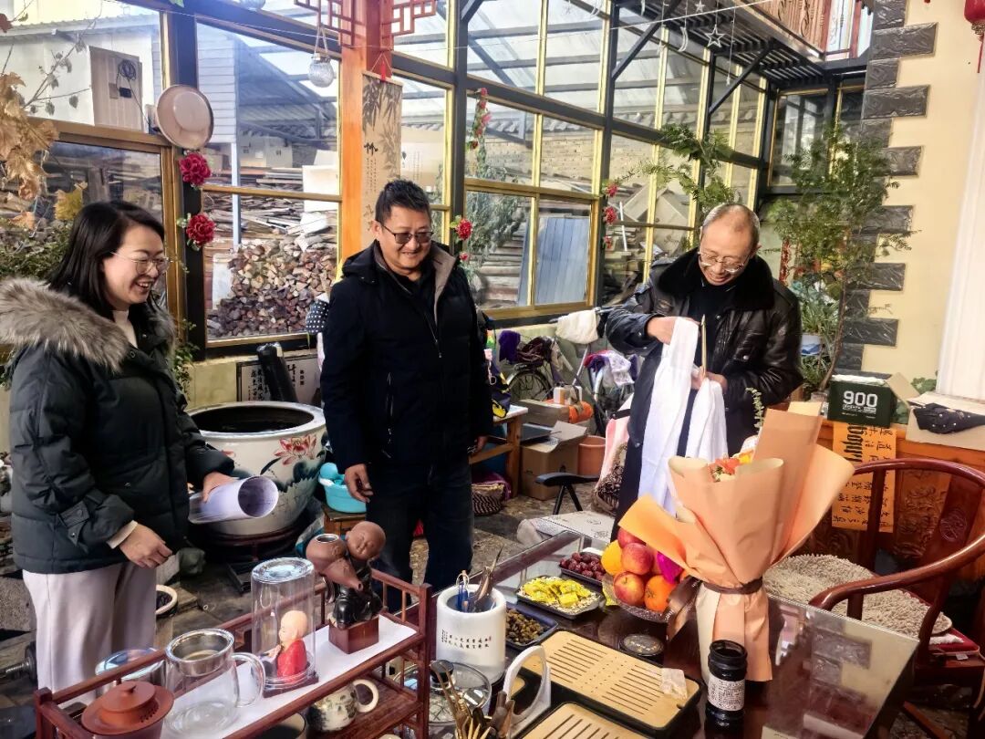 香格里拉市人民法院慰问退休老干部活动_香格里拉市人民法院春节走访慰问退休老干部_委 春节 慰问老干部