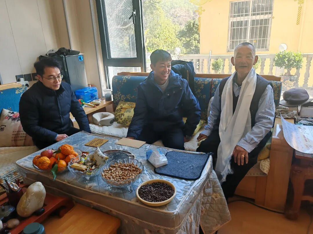 香格里拉市人民法院慰问退休老干部活动_香格里拉市人民法院春节走访慰问退休老干部_委 春节 慰问老干部