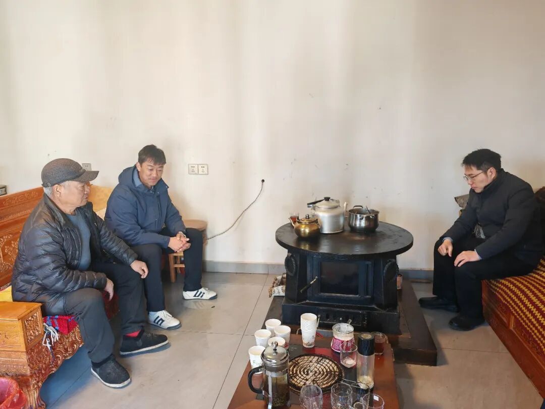 香格里拉市人民法院春节走访慰问退休老干部_香格里拉市人民法院慰问退休老干部活动_委 春节 慰问老干部