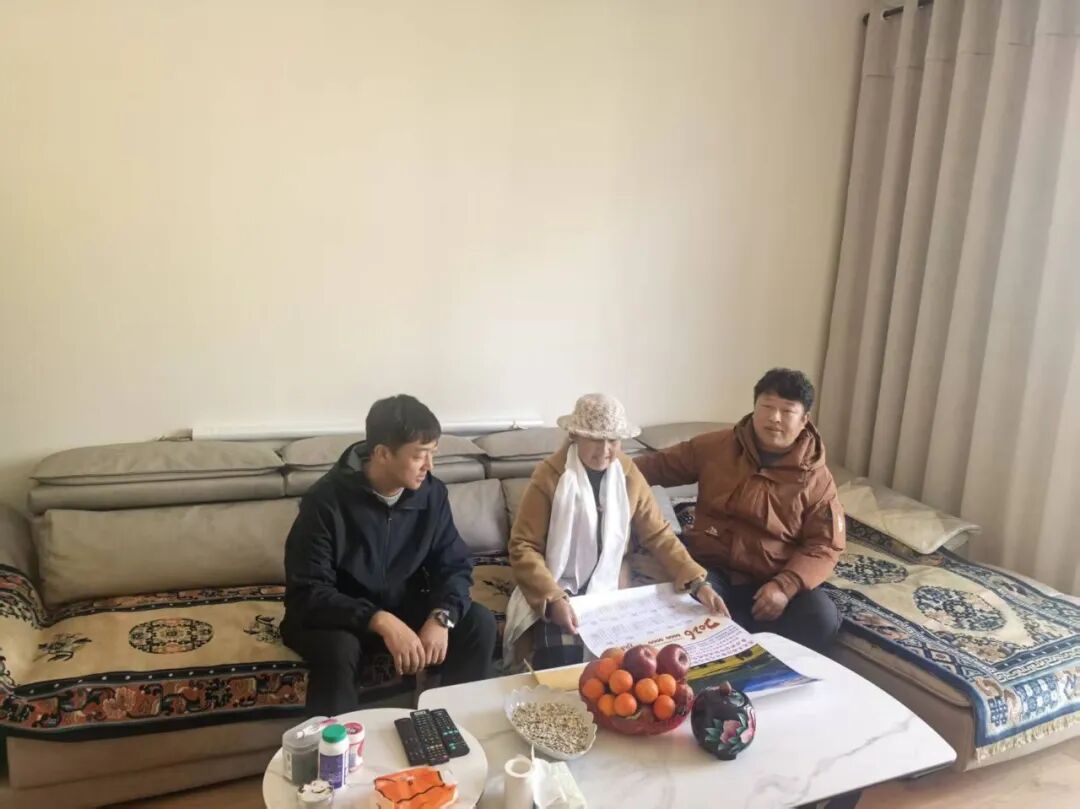 香格里拉市人民法院慰问退休老干部活动_香格里拉市人民法院春节走访慰问退休老干部_委 春节 慰问老干部