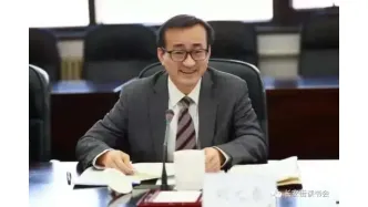 「經(jīng)濟(jì)發(fā)展」劉元春：2026年經(jīng)濟(jì)工作或?qū)⒀刂鴥蓷l主線展開