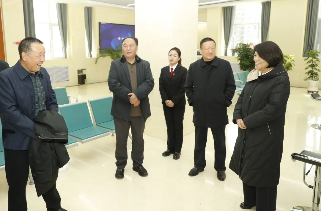 情暖桑榆映初心 建言献策促发展——海东市中级人民法院召开退休