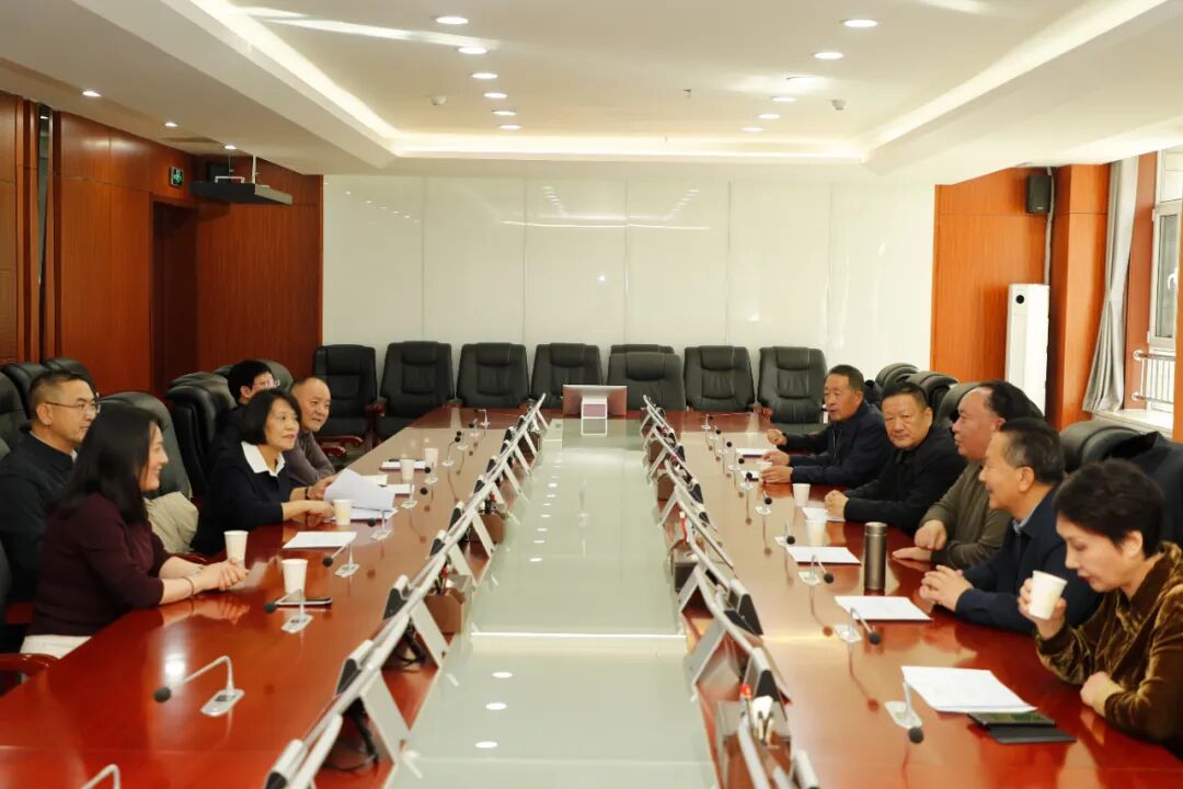 老干部座谈会通知_海东中院老干部工作_海东市中级人民法院退休老干部座谈会