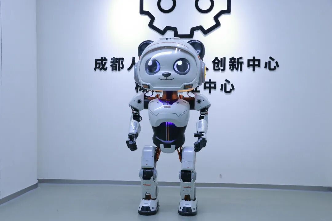 首发！这只“熊猫”在成都市两会正式亮相