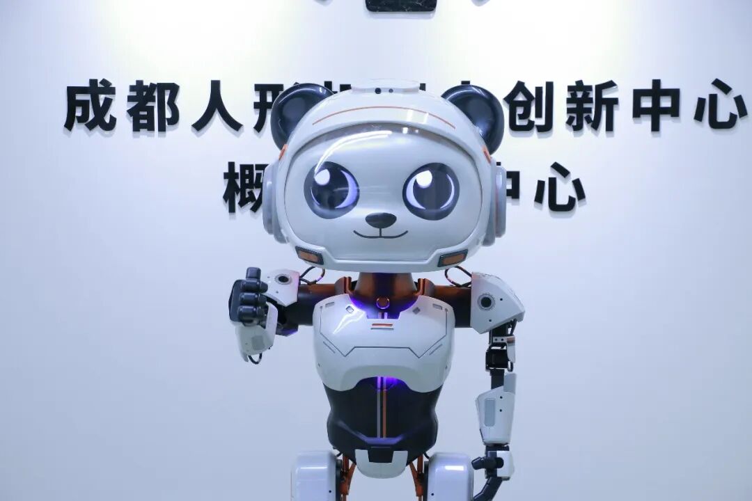 首发！这只“熊猫”在成都市两会正式亮相