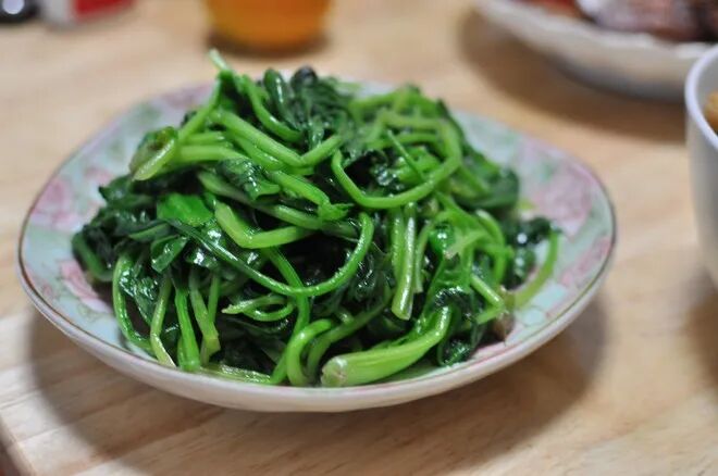 隔夜剩菠菜、剩凉菜……这6种剩菜，吃了容易中毒！看完赶紧倒掉→_澎湃号·政务_澎湃新闻-The Paper