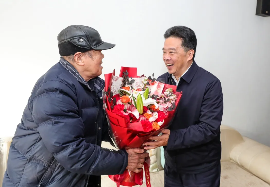 送新春、畅谈城市发展，杨红星、孔涛、张孟生、吴佐、陆昌红梅等走访慰问市离退休干部