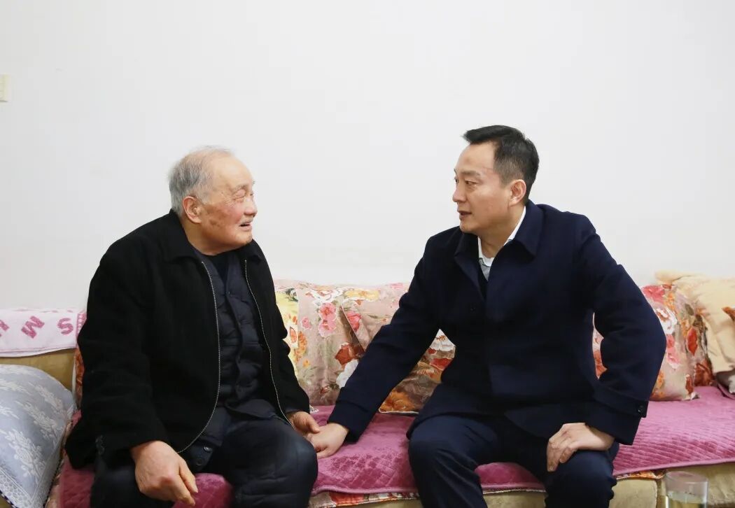 杨宏星孔涛张梦生吴祚麓昌红梅新春祝福_铜陵市老干部局赵平_铜陵市领导走访慰问离退休老干部