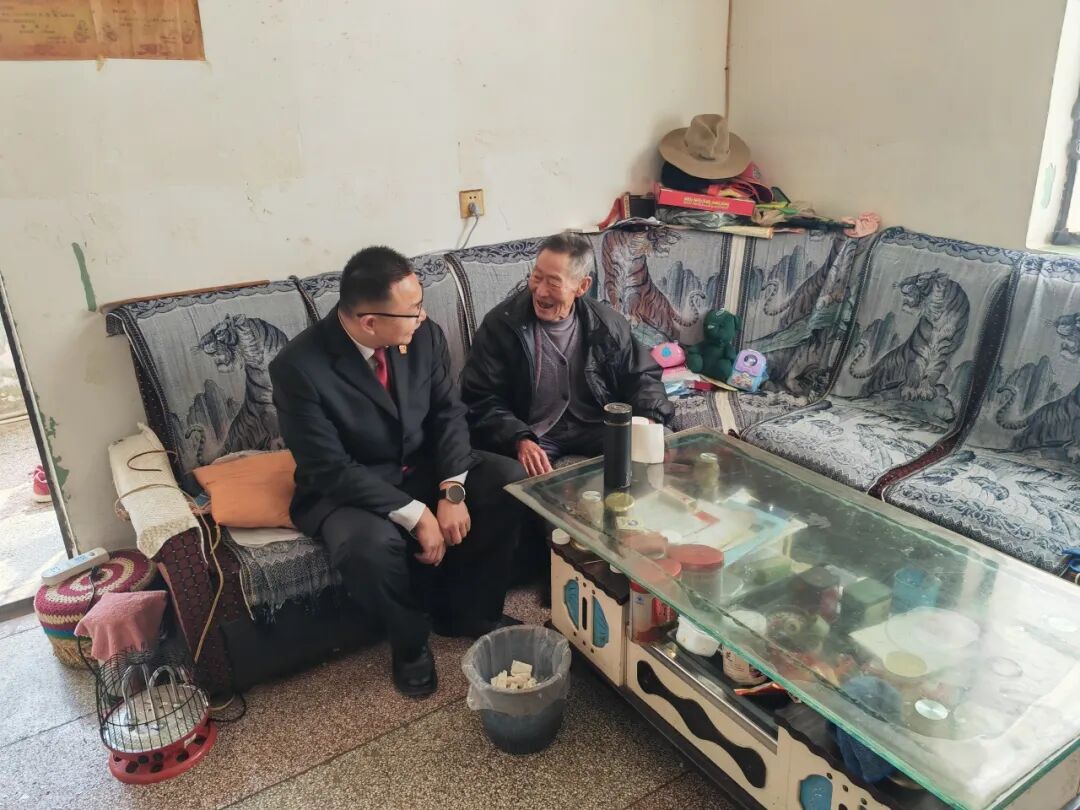 局走访慰问老干部_寻甸法院院长李世民走访慰问退休干部_寻甸法院慰问退休老干部