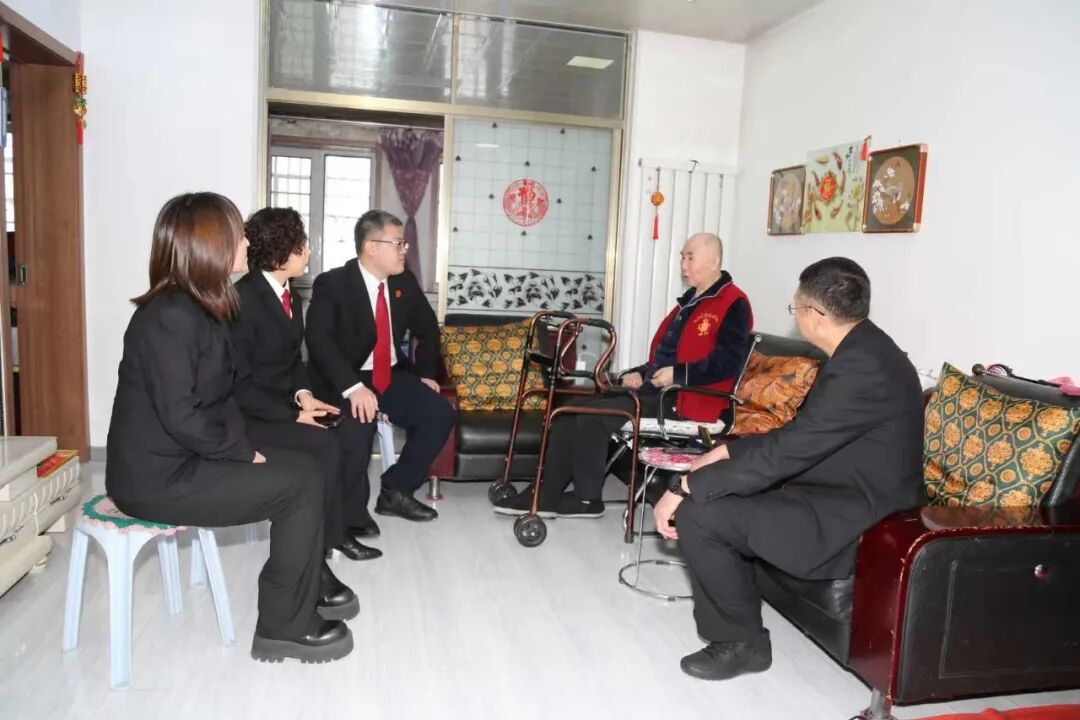 传承尊老敬贤传统_西安区法院慰问退休老干部_局走访慰问老干部