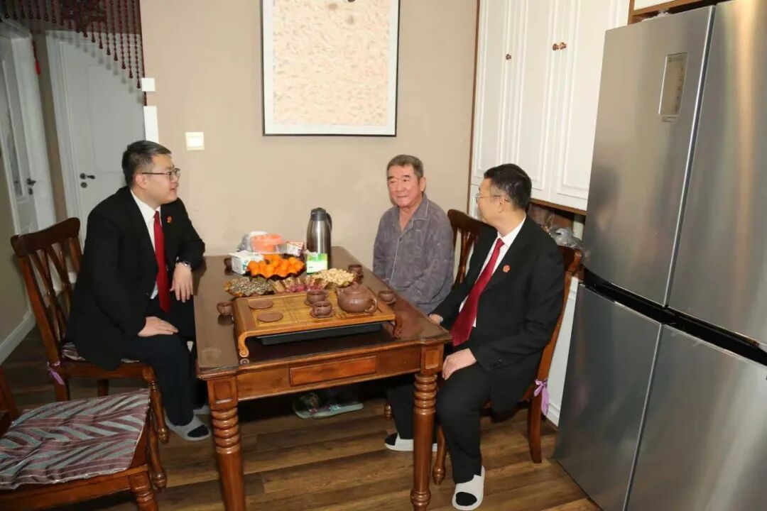 西安区法院慰问退休老干部_传承尊老敬贤传统_局走访慰问老干部