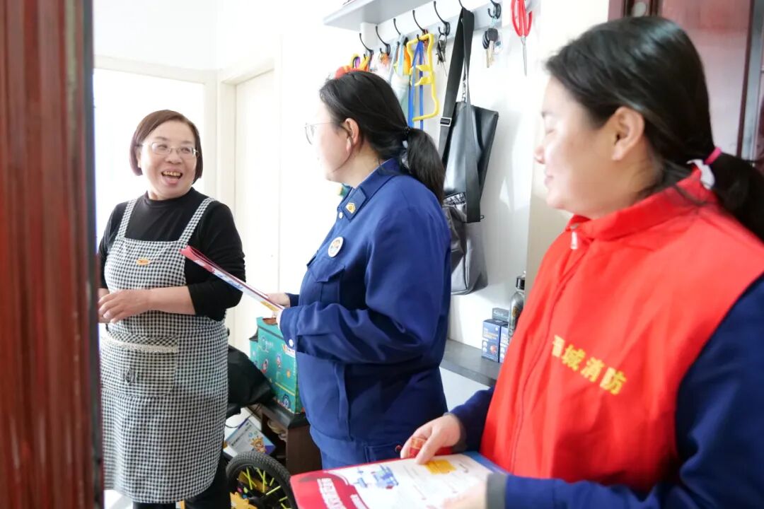 敲开家门讲安全,暖心守护不打烊!_澎湃号·政务_澎湃新闻-The Paper