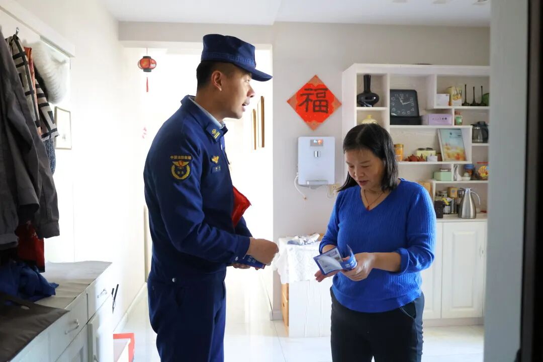 敲开家门讲安全,暖心守护不打烊!_澎湃号·政务_澎湃新闻-The Paper