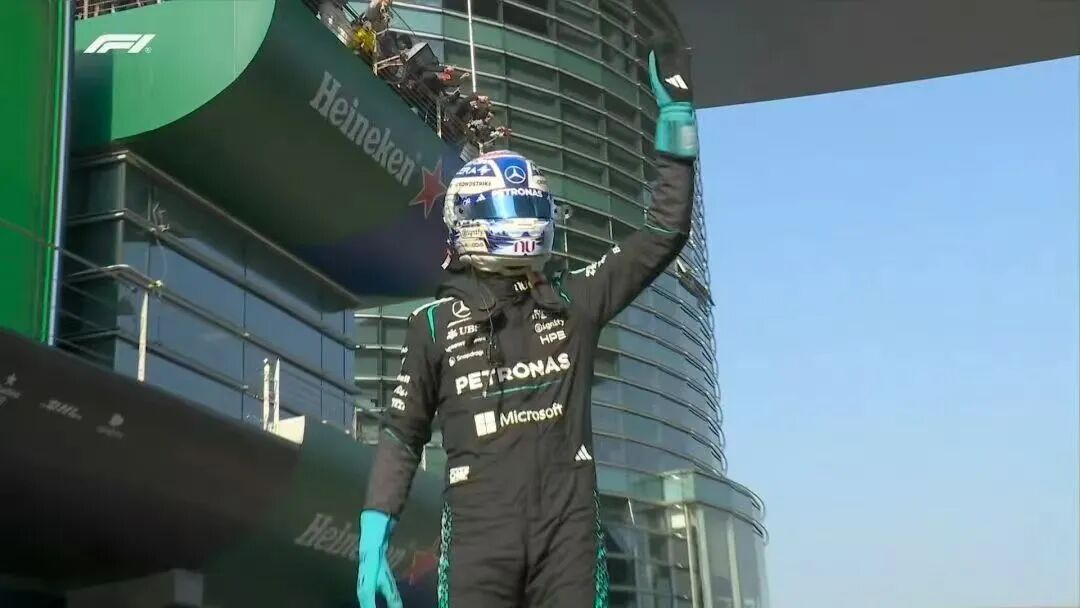 赛况直击：2026F1中国大奖赛首日，拉塞尔冲刺排位赛夺杆，师炜年度首秀顺利完成