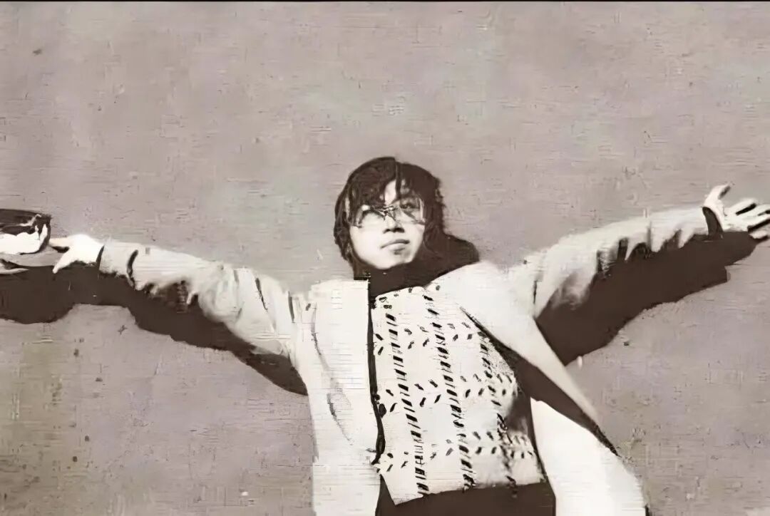 海子去世37年后,珍贵手稿首次公开出版!