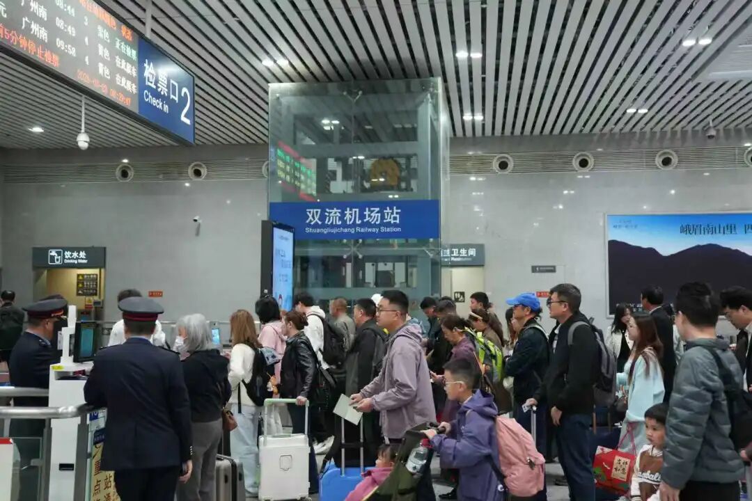 配套列车优化调整！天府机场、双流机场早赶晚返更省心