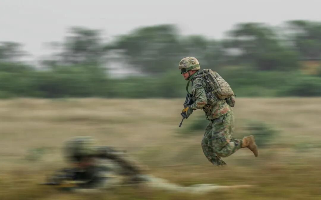 神兵天降！直击侦察兵机降现场！_澎湃号·政务_澎湃新闻-The Paper