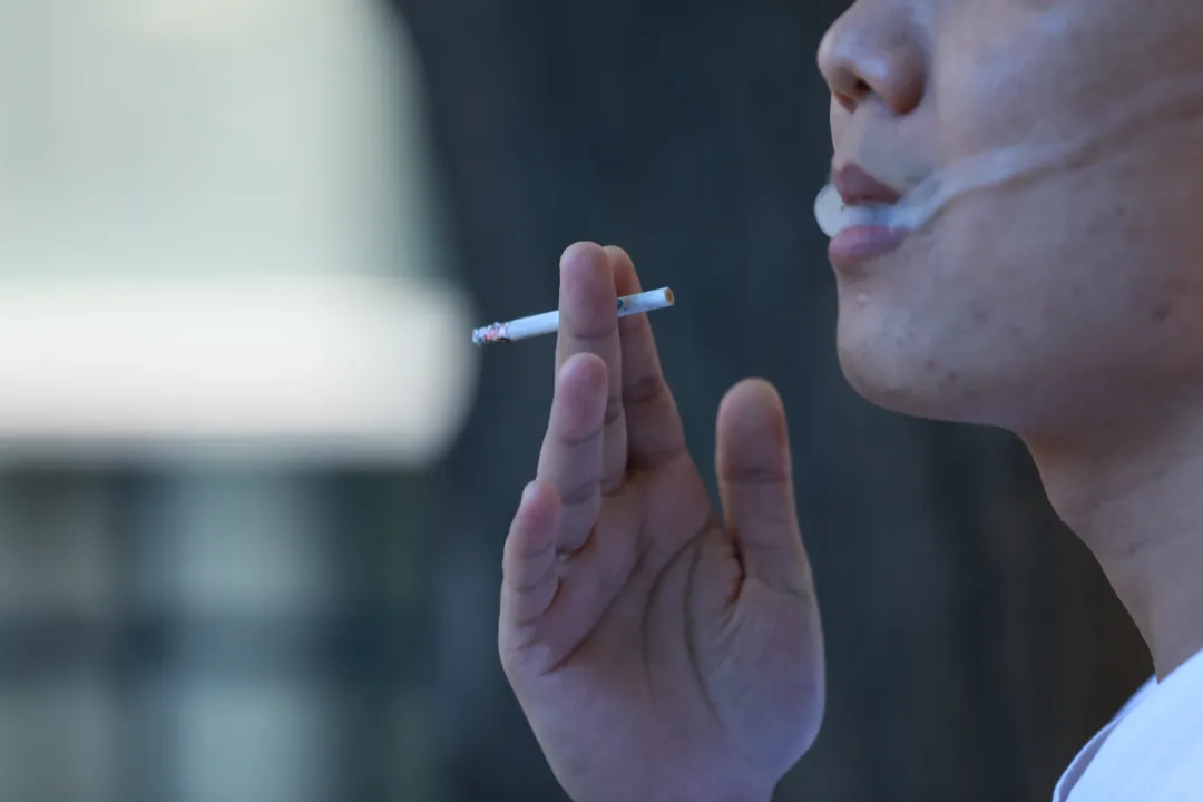 烟散了，“毒”还在！二手烟能飘25米，三手烟能潜伏19个月_澎湃号·媒体_澎湃新闻-The Paper