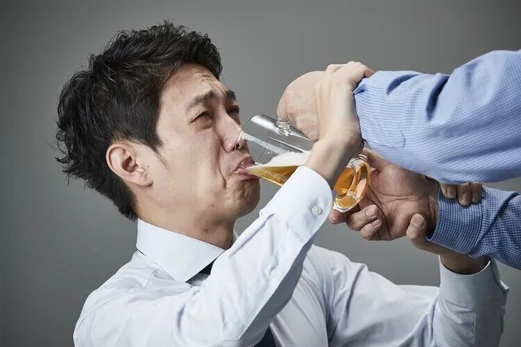 男性如果长期不饮酒,一段时间后,身体会出现4大变化,不妨了解
