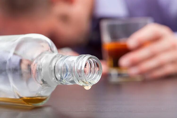 男性如果长期不饮酒,一段时间后,身体会出现4大变化,不妨了解