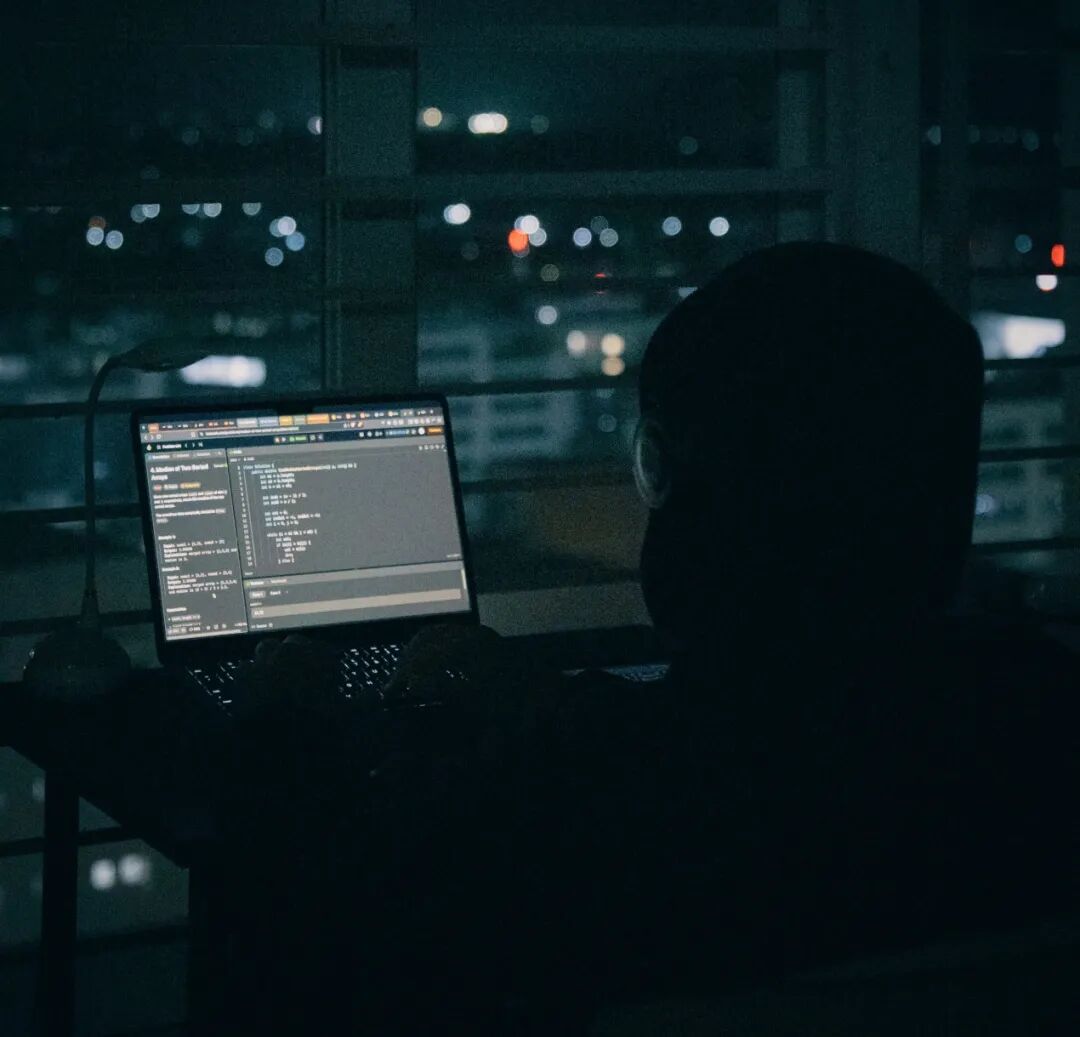 音乐圈版权保卫战:AI是如何“洗劫”音乐人的?