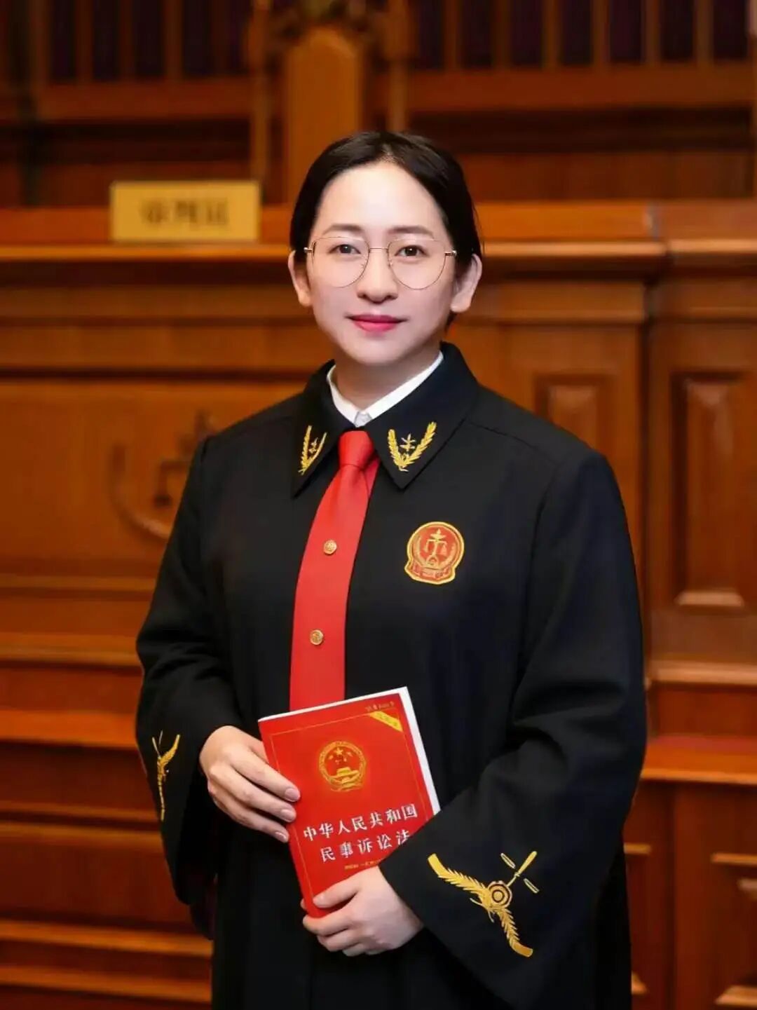 “某白兔”撞脸“大白兔”，一句“标识先用”就能免责吗？| 闵法拍案