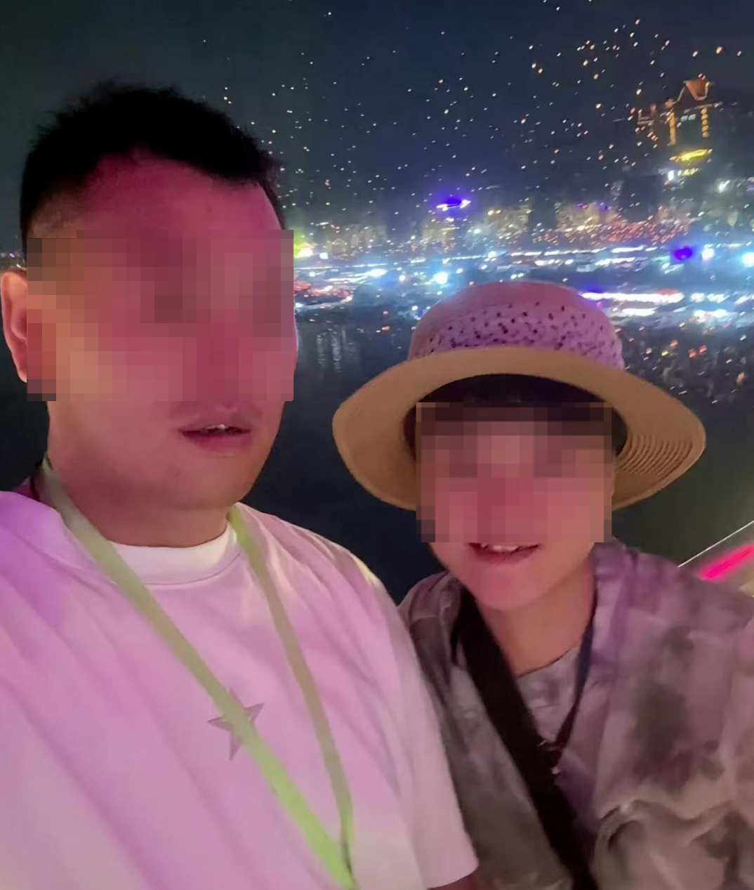 百万粉丝网红“曲靖某雄”被平台封号；其婚内出轨打赏女子，后被曝光嫖娼、赌博，曾犯罪服刑