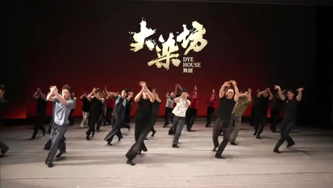 “狗熊哆嗦毛”“闪身步”引模仿热潮，专业人士：一次破圈传播，希望更多人看见中国民间舞