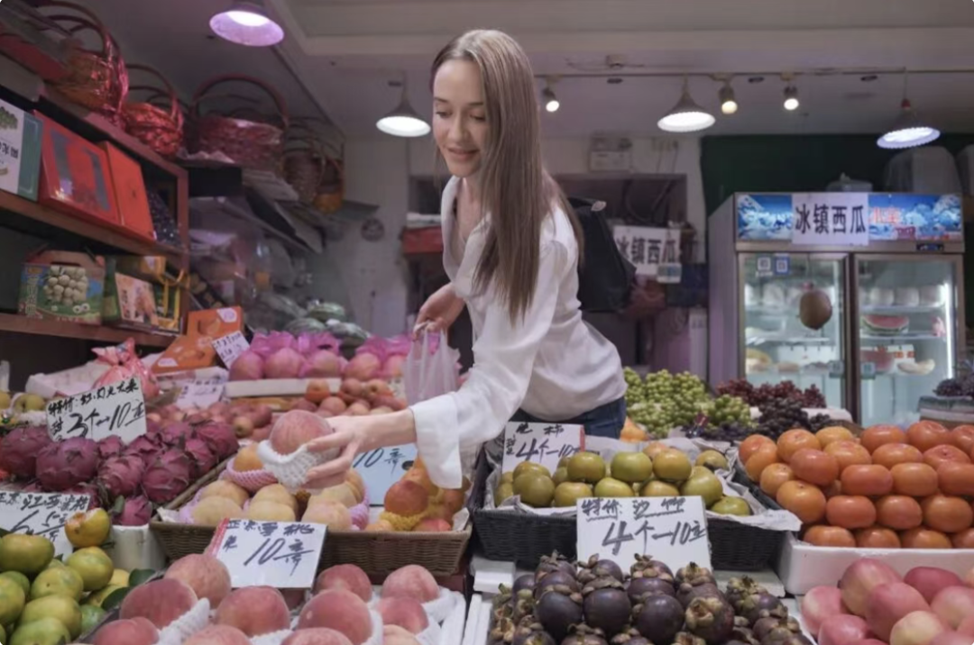 老外丝滑逛深圳菜市场，一码通行解锁城市全旅程