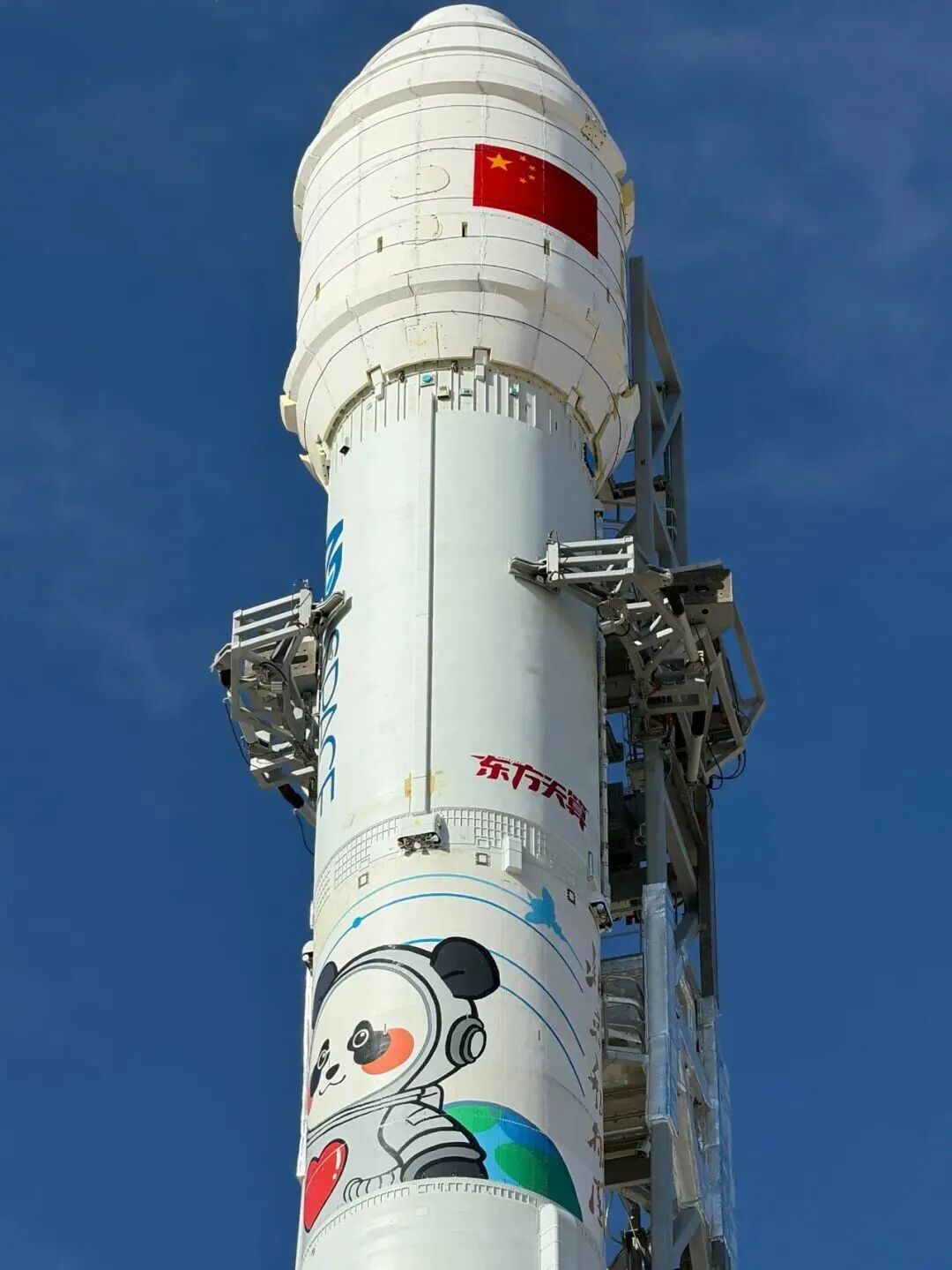 太空计算“明珠星座”计划启航，上海东方天算6台太空计算载荷首发入轨