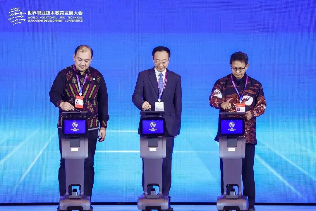 全国首个！中印尼高等职业教育师资培训中心落户柳州这所大学