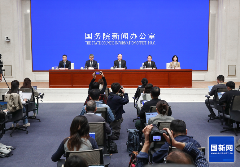 工信部就科技赋能商品消费提质、推动人形机器人产业在消费商贸领域应用等答记者问