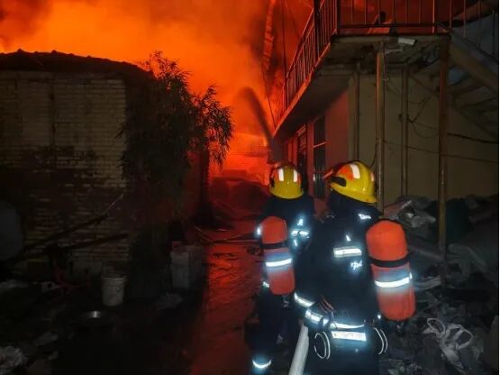 编织袋加工厂突发火灾 国家专业队紧急出动处置