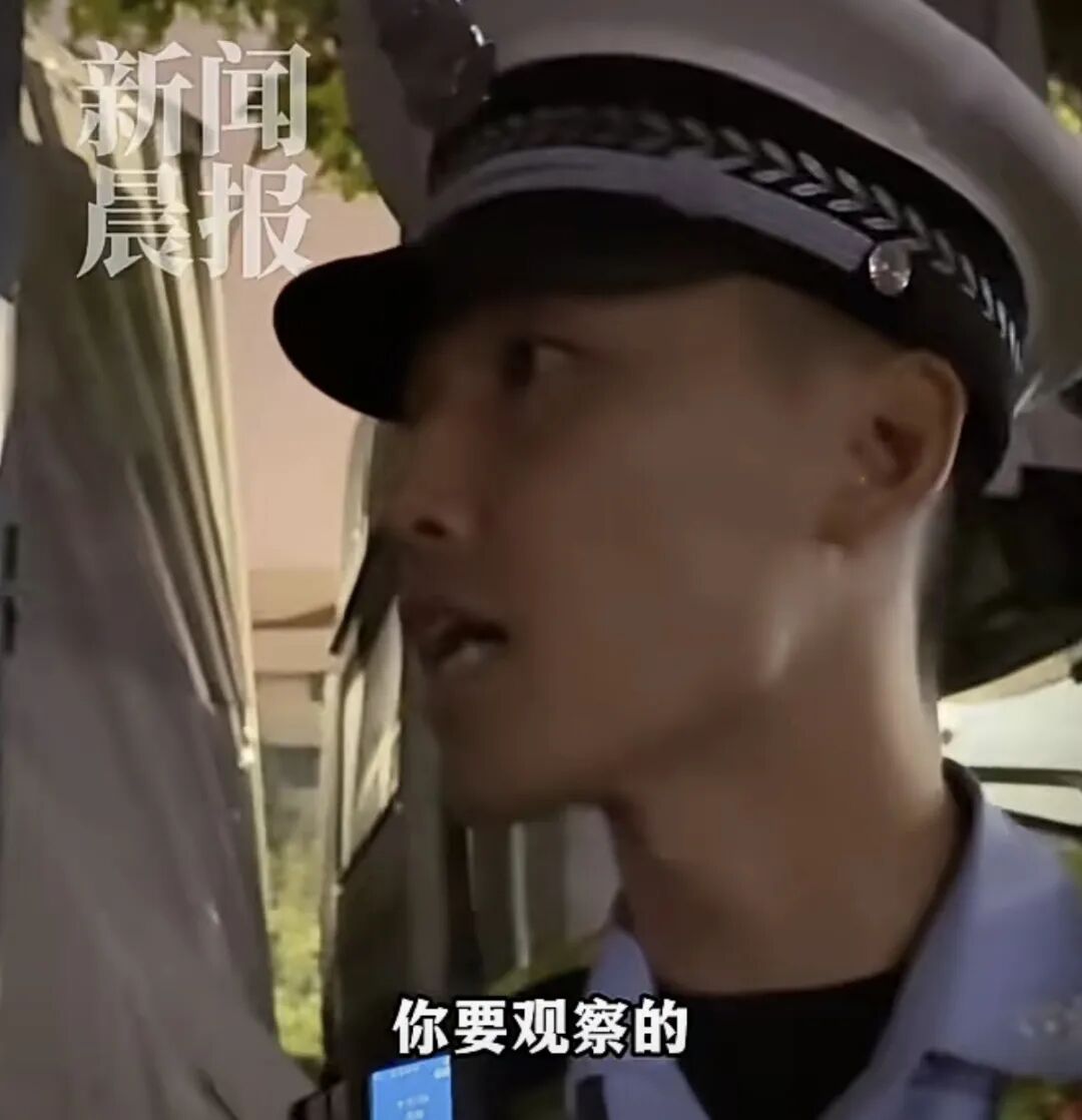 上海一司机驾车撞树直喊冤，坚持“树全责”：唯独这棵树歪太多，树杈伸那么长；交警：就你一辆车出事故；网友：树不会动，人不会看吗？
