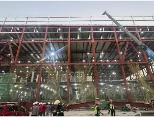 台积电高雄楠梓园区发生重大安全事故：螺栓断裂致钢构坠落，4名外包商人员被砸落，事故已造成3人死亡、1人生命垂危