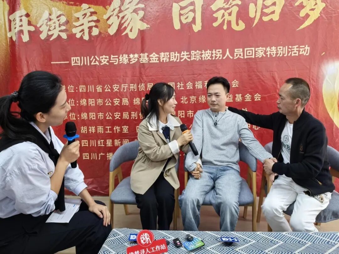 男子带4岁儿子卖菜时儿子被拐：夫妻互相埋怨离婚，他寻子多年未再婚，22年后儿子终被找回