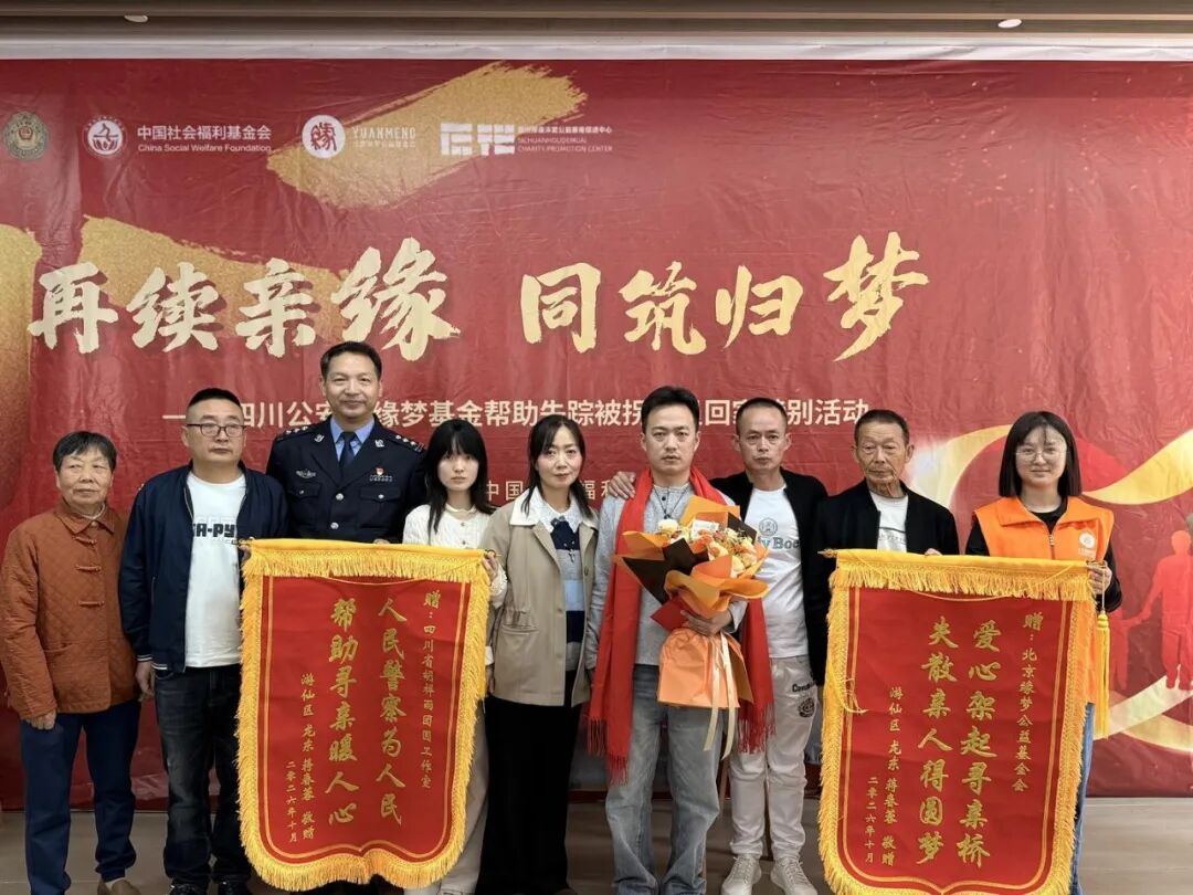 男子带4岁儿子卖菜时儿子被拐：夫妻互相埋怨离婚，他寻子多年未再婚，22年后儿子终被找回