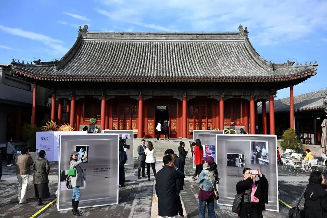 “看见她——影响时代的女性”影像展在京开幕