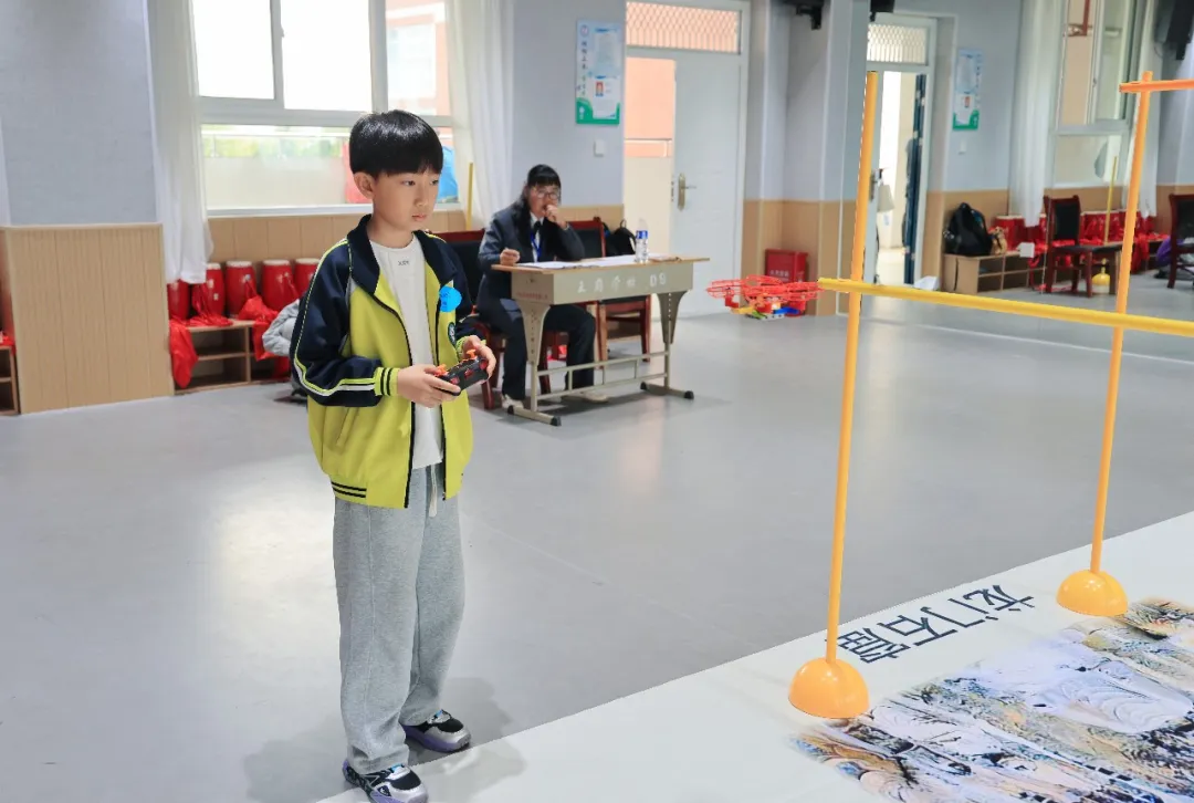 我区举办第六届中小学校园科技节