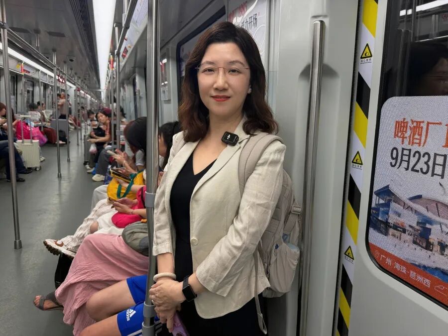 56岁女子刚退休就重返大学读研：瞒着丈夫备考，排队、通勤全都用来复习；本人回应：重新做学生，跟上时代的浪潮，让人生下半场有更多可能