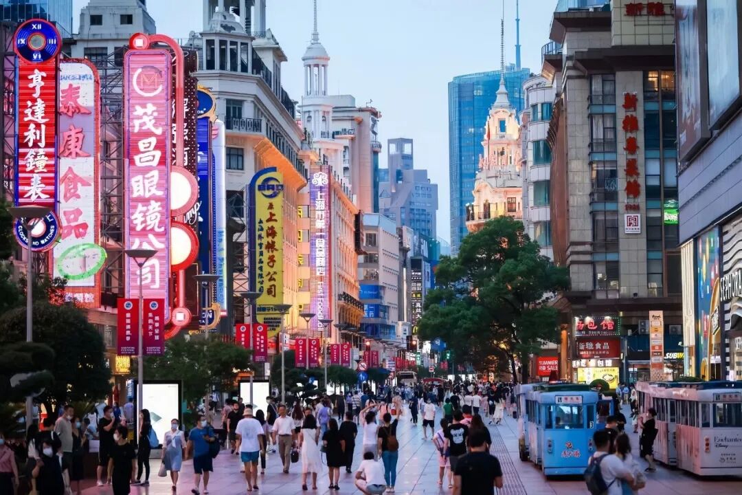代表金点子，老街新潮向！百年商业街，正成为年轻人的“第一站”