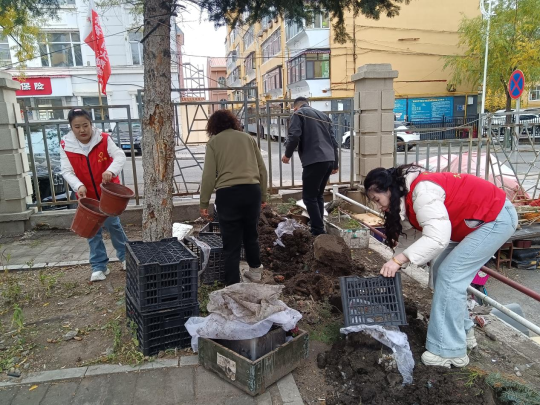 加区卫东街道开展环境卫生集中整治 擦亮辖区人居环境底色