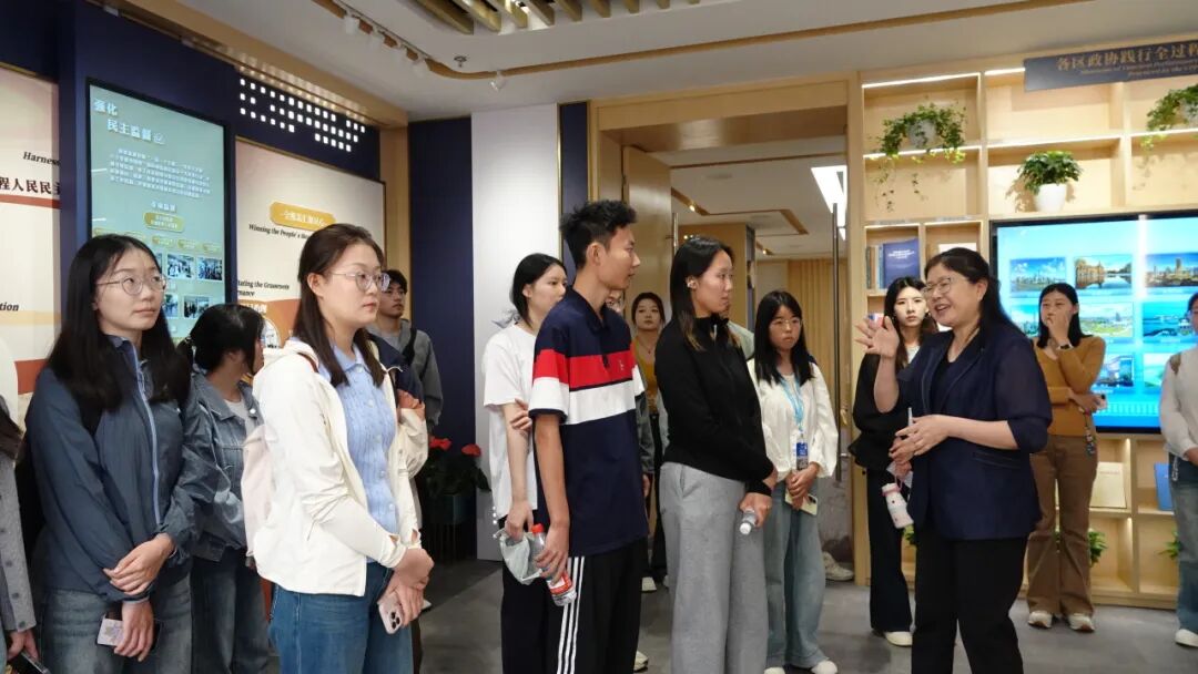 把思政课搬进协商现场——我校在上海政协全过程人民民主实践点开展关于人民民主的思政课