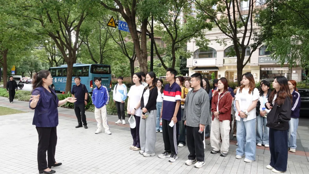 把思政课搬进协商现场——我校在上海政协全过程人民民主实践点开展关于人民民主的思政课