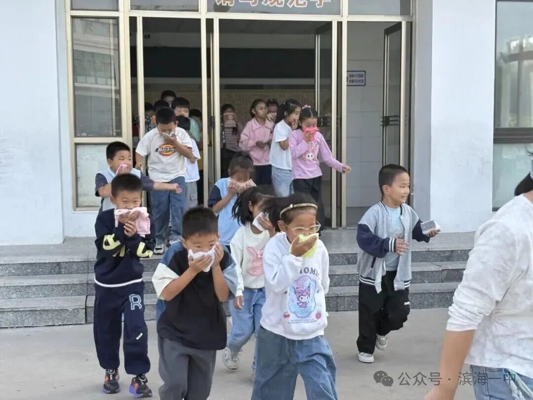 以实操守护平安校园，滨海一中开展消防演练暨灭火器培训活动