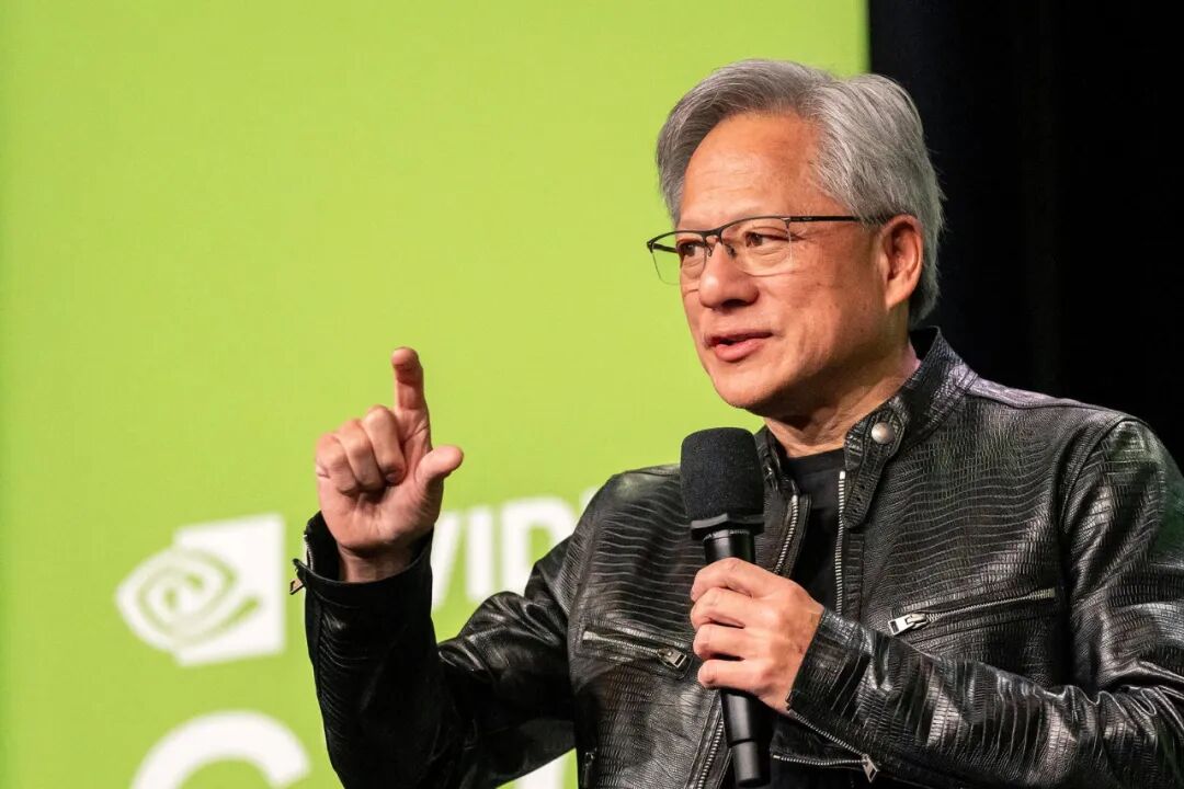 黄仁勋猛夸中国：中国是当今唯一一个制造业和计算机两手抓的国家