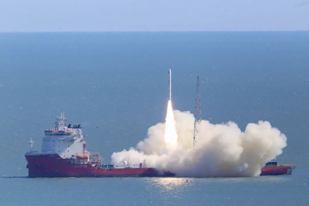 火箭与碧海蓝天浪漫同框！谷神星一号海射型遥八运载火箭在日照发射成功